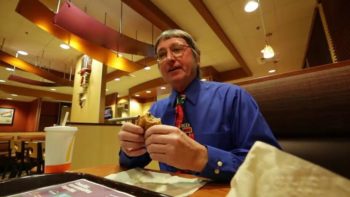 Man eet vir byna 50 jaar daagliks twee Big Mac-hamburgers (Foto: Mashable)