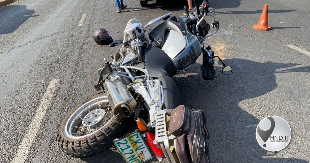 Bestuurder van bakkie gesoek wat van ongelukstoneel vlug