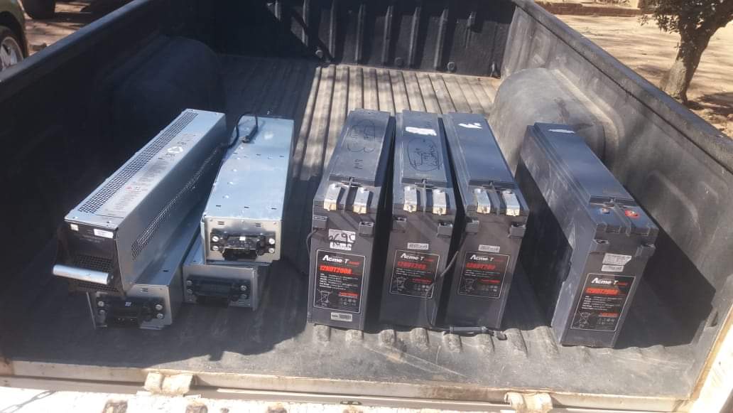 Polisie neem twee in hegtenis oor toringbatterye (Foto: The South African Police Service, Facebook)