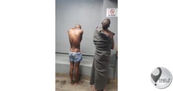 Die beamptes het vasgestel die twee insittendes van die bakkie is gevangenes wat ontsnap het uit die Leeuwkop-gevangenis, waar hulle vonnisse van tien jaar en dertig jaar vir moord uitdien.