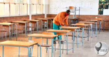 Die drie leerders wat oorlede is se familie en mede-leerders ontvang berading