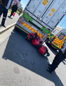 Botsing tussen motorfiets en vragmotor (Foto: Shawn Herbst)