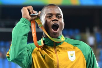 Mahlunga het sy tweede goue medalje in die mans 200 m-resies gewen.