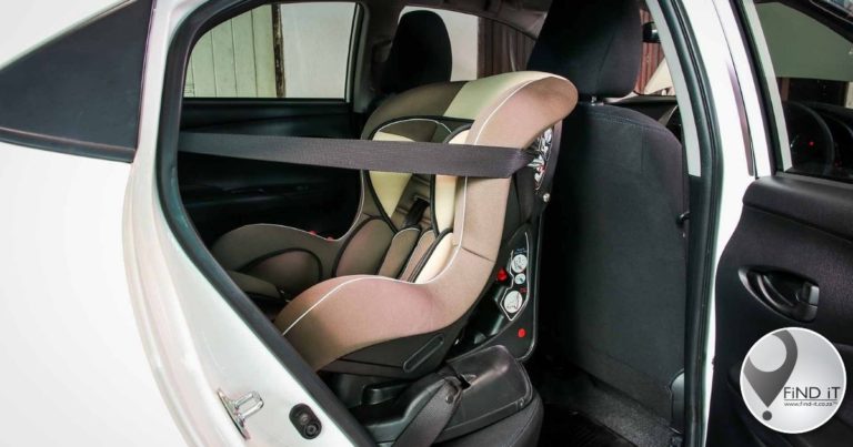 Tweeling (2) dood na hulle 'per ongeluk' in motor vergeet is