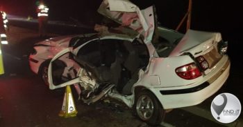Vrou in agterste sitplek van motor vasgekeer na ongeluk