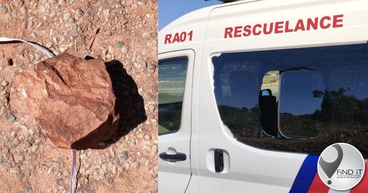 Twee paramedici hou kop toe groot klip ambulansruit breek