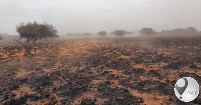 FOTO'S: Een brand, miljoene se skade vir boer