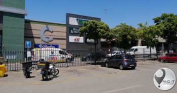Twee vas na rooftog in Centurion-inkopiesentrum