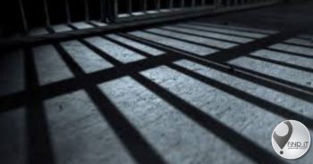 Man vermoor sy meisie, bind haar vas en begrawe haar onder sy bed