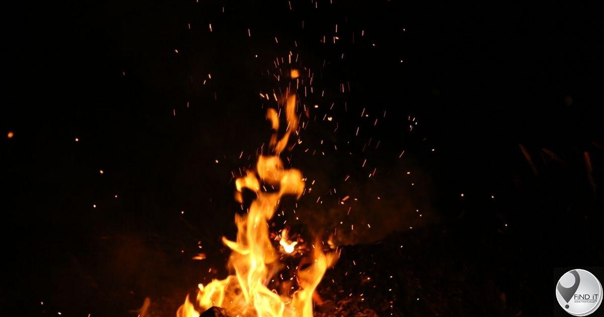 Man brand in buitegebou dood