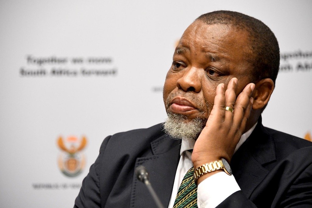 Minister Mantashe toets positief vir Covid-19 (Foto: eNCA)