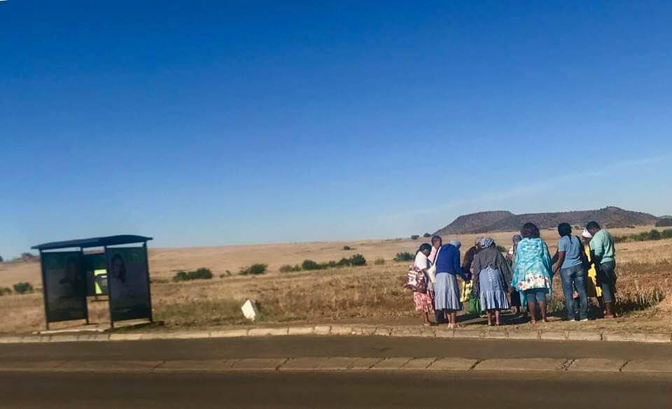 Gebedsgroep bid daagliks pligsgetrou vir SA, polisie en mekaar (Foto: Charles Smith, Facebook)