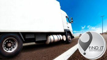 Vrou kruip in kas weg na vragmotorkaping