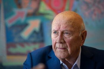 Pres. Ramaphosa lewer huldeblyk by FW de Klerk se gedenkdiens (Foto: News24)