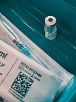 NZ verbind man se dood aan Pfizer-inenting