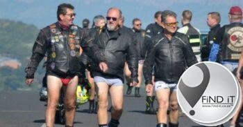 Bikers sonder broeke – vir ’n goeie doel