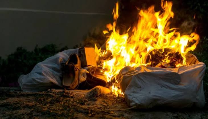 Man sterf na hy met plastiek gebrand, met stokke, hamers geslaan is (Foto: rePurpose Global)