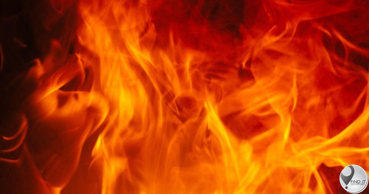 Kleuter red gesin van brand