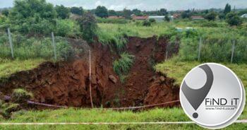 Huge sinkhole near N1 causes massive delays, experts called in