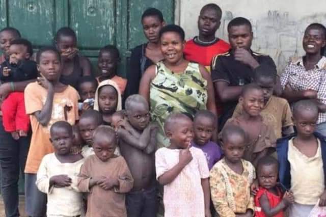 Vrou met 44 kinders by een man, maak kinders alleen groot (Foto: Brightside)
