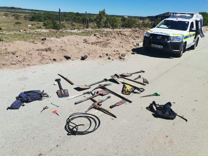 Polisiehonde trek vermeende kabeldiewe vas