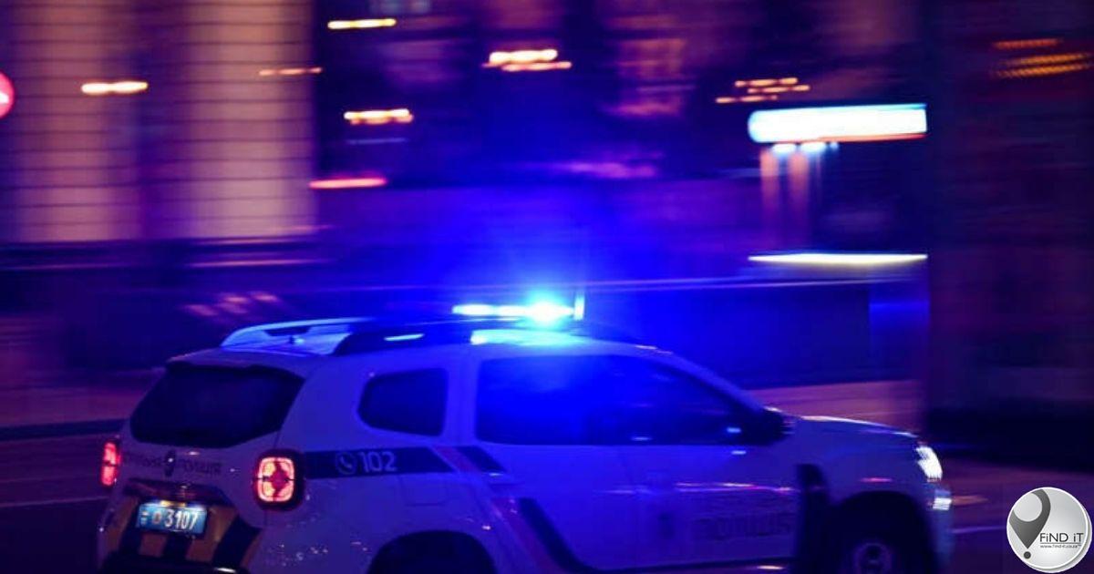 Boks vol koppe van bakkie af gesteel