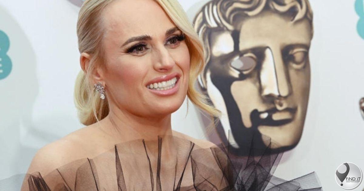 Rebel Wilson gee Poetin die middelvinger by BAFTA's