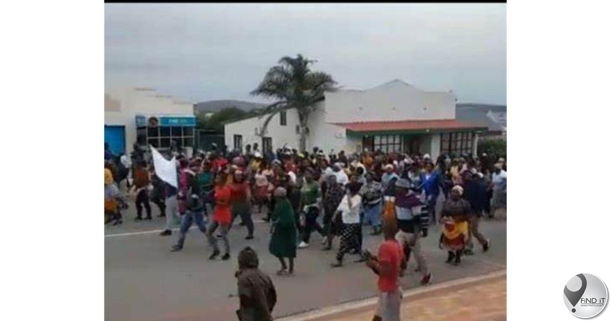 450 families homeless after Bredasdorp residents destroy foreigners’ homes