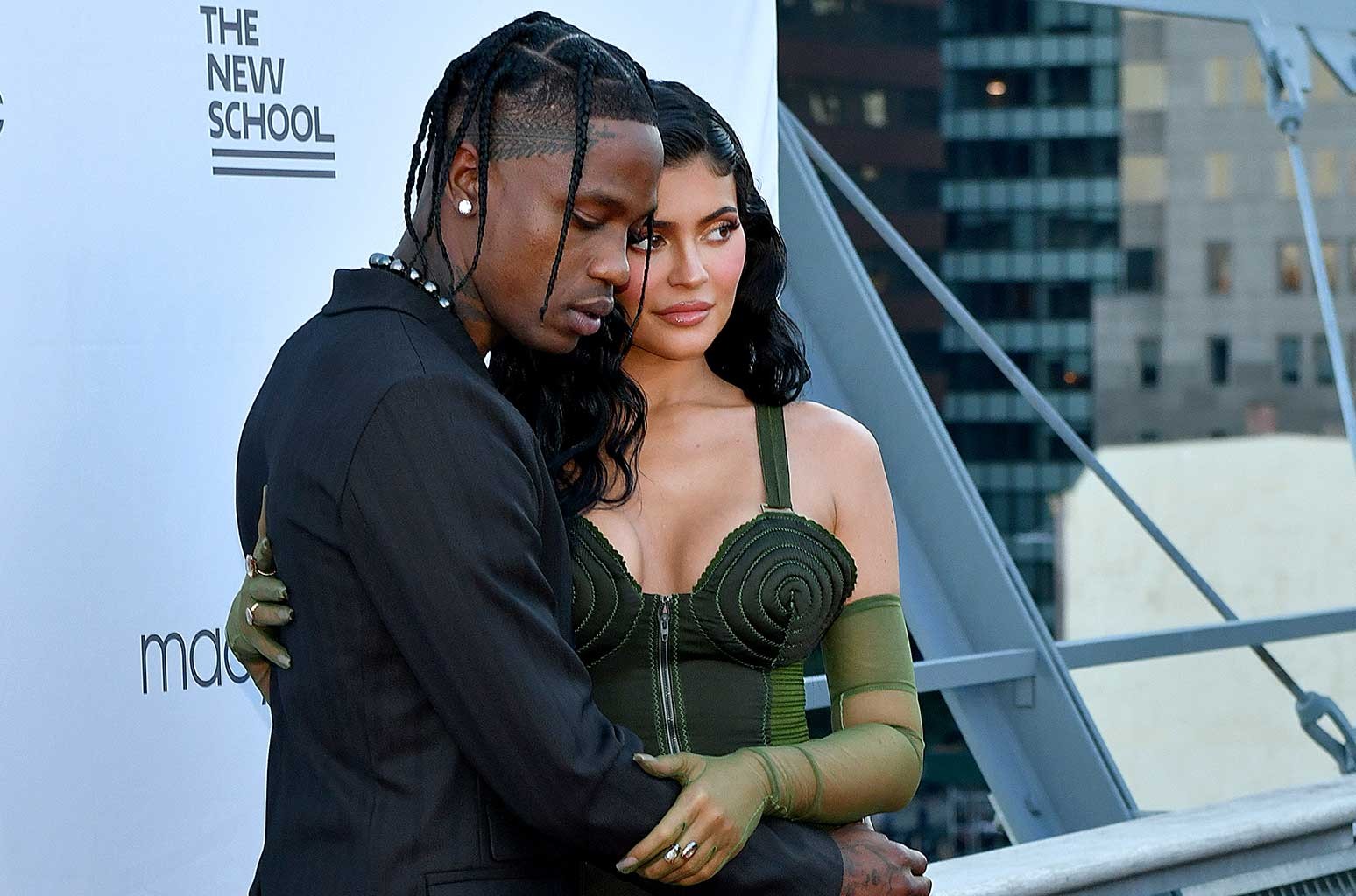 Jenner en haar kletsrym-kêrel Travis Scott