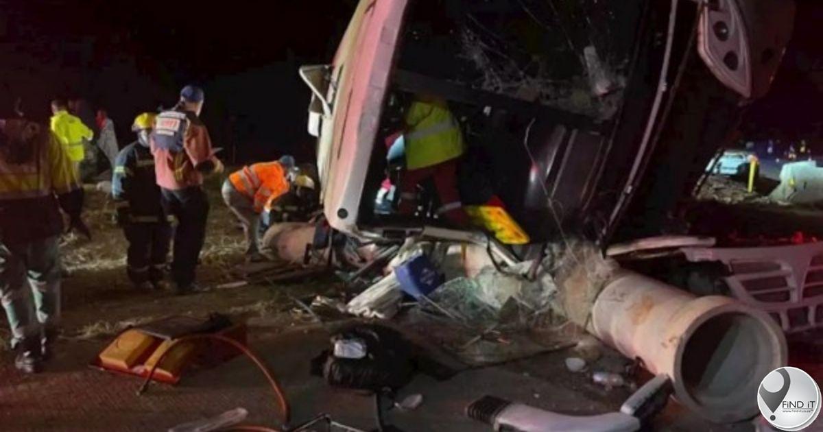 75 mense beseer in KZN bus ongeluk