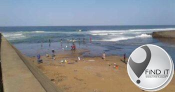 Deel van liggaam spoel by Cuttings Beach, KZN, uit