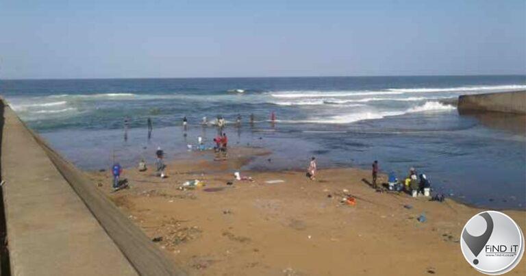 Deel van liggaam spoel by Cuttings Beach, KZN, uit