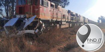 11-jarige meisie dood toe bakkie en trein by 'n plaaskruising bots