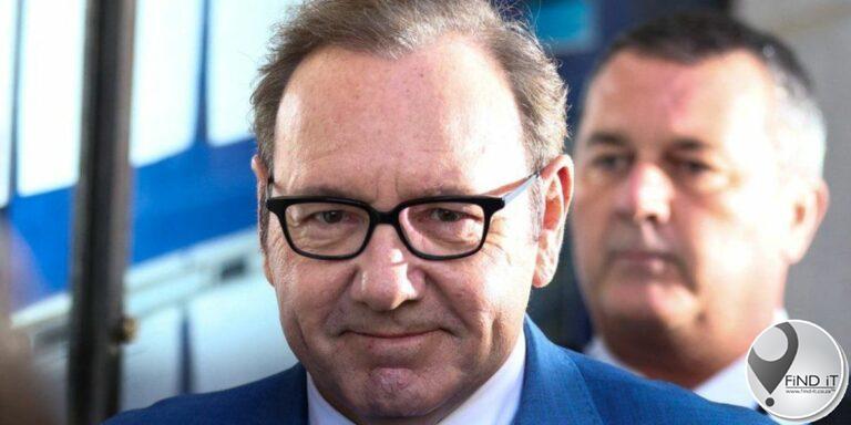 Die Amerikaanse akteur Kevin Spacey pleit onskuldig aan seksuele aanranding