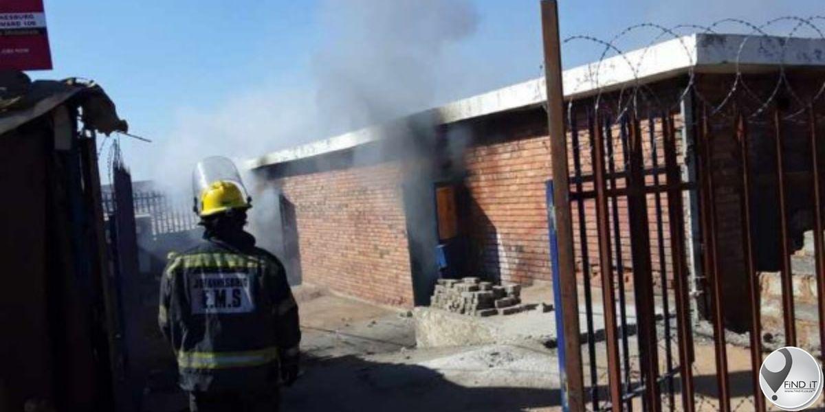 Elektrisiteitssubstasie blaas in Joburg-man se gesig op toe hy probeer om sy area onwettig te herkoppel