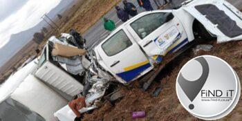 Vyf mense in TVET-kollege-bakkie is dood in 'n kop-aan-kop botsing