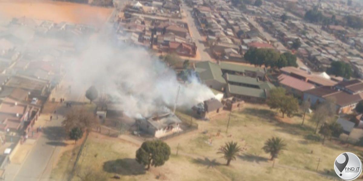 Drie mense is dood terwyl woedende inwoners van Tembisa betoog