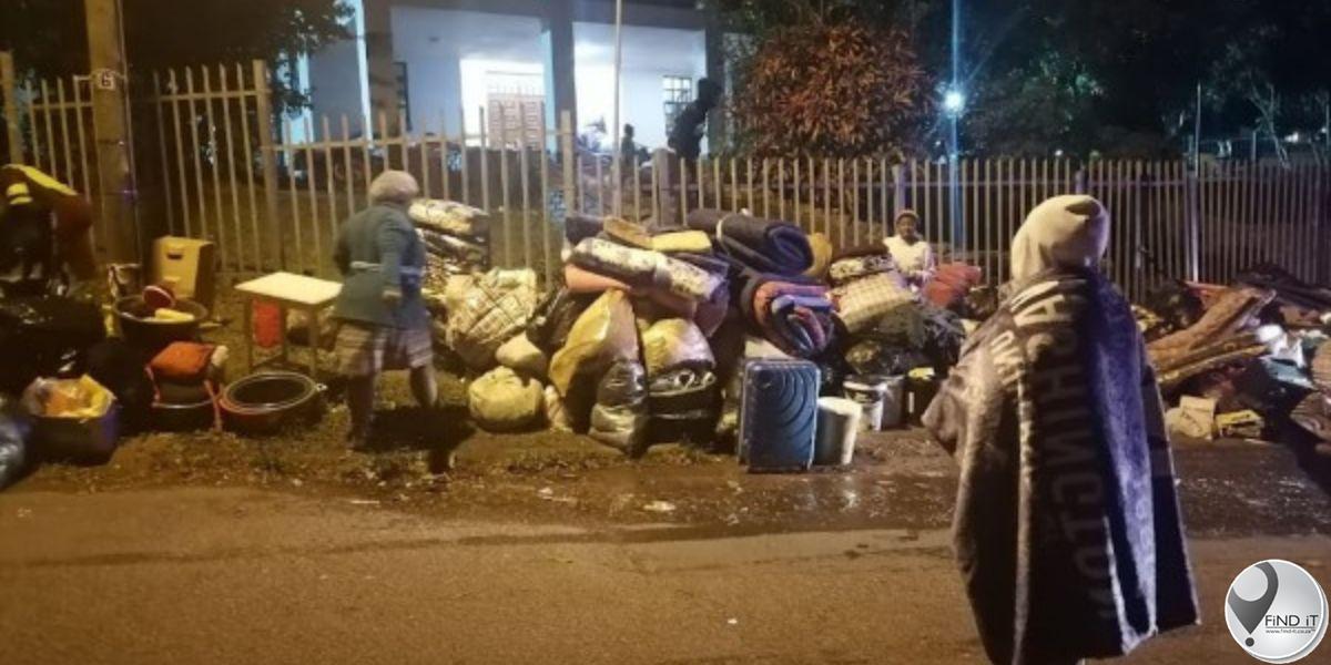 KZN-vloedslagoffers uit Transnet-gebou verwyder