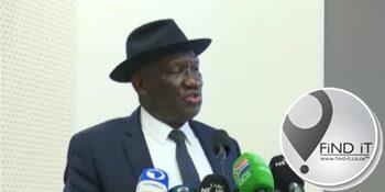 Bheki Cele noem John Steenhuisen ‘n ‘vrouemishandelaar wat vrou gedruk het om te trou’