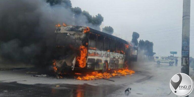 Drie Golden Arrow-busse met petrolbomme in Nyanga gegooi