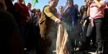 Iran-optogte duur voort, 83 glo dood