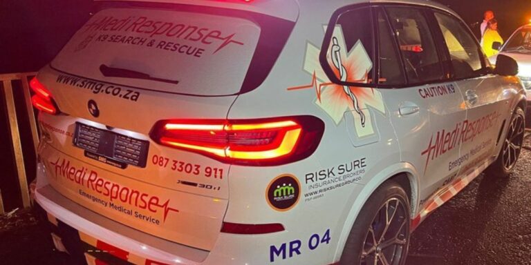 Vrou geskiet na klippe op N2 haar laat aftrek