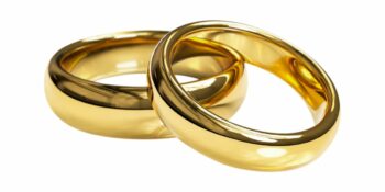 Man (27) gaan trou met vrou (74) wat hom herinner aan sy ouma