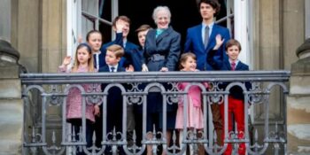 Deense koningin ‘jammer’ na sy kleinkinders se koninklike titels verwyder het