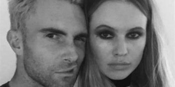 Behati Prinsloo ondersteun Adam Levine by eerste optrede na bewerings van ontrouheid