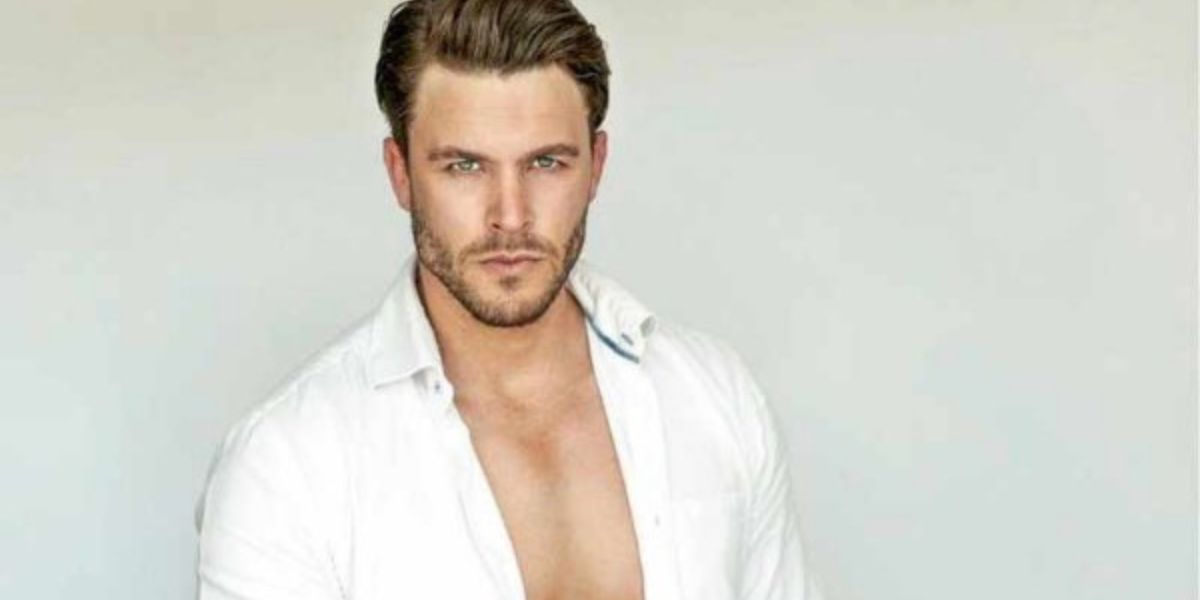 Voormalige Bachelor-ster Lee Thompson se boek op pad