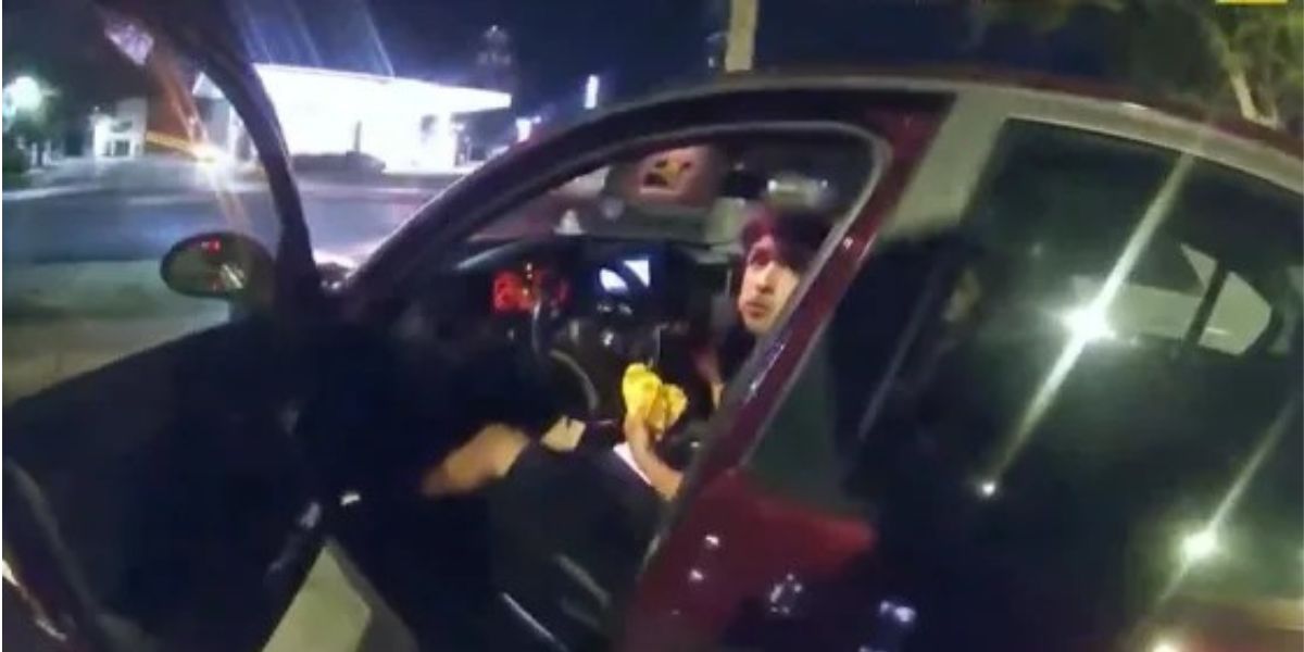Polisiebeampte afgedank na hy tiener skiet in McDonald’s parkeerarea