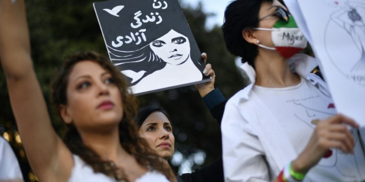 Tiener se moord in Iran maak opslae