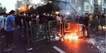 Kyk: Video's wys glo sekuriteitsmagte in Iran skiet op mense vanaf trok