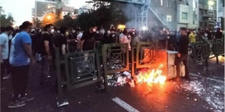 Kyk: Video's wys glo sekuriteitsmagte in Iran skiet op mense vanaf trok